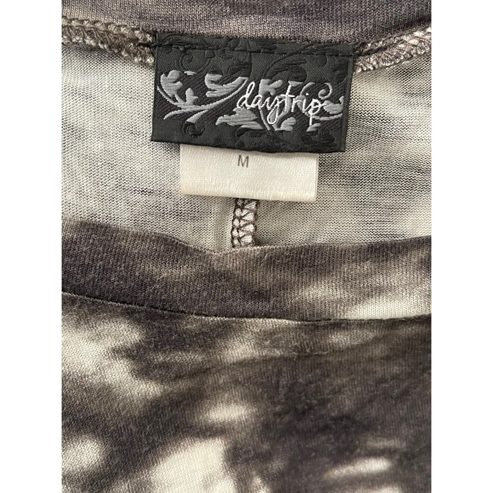 Day Trip Gray/White Abstract Tie Dye Sequin Accented Pockets & 3/4 Sleeve Top - Picture 11 of 11